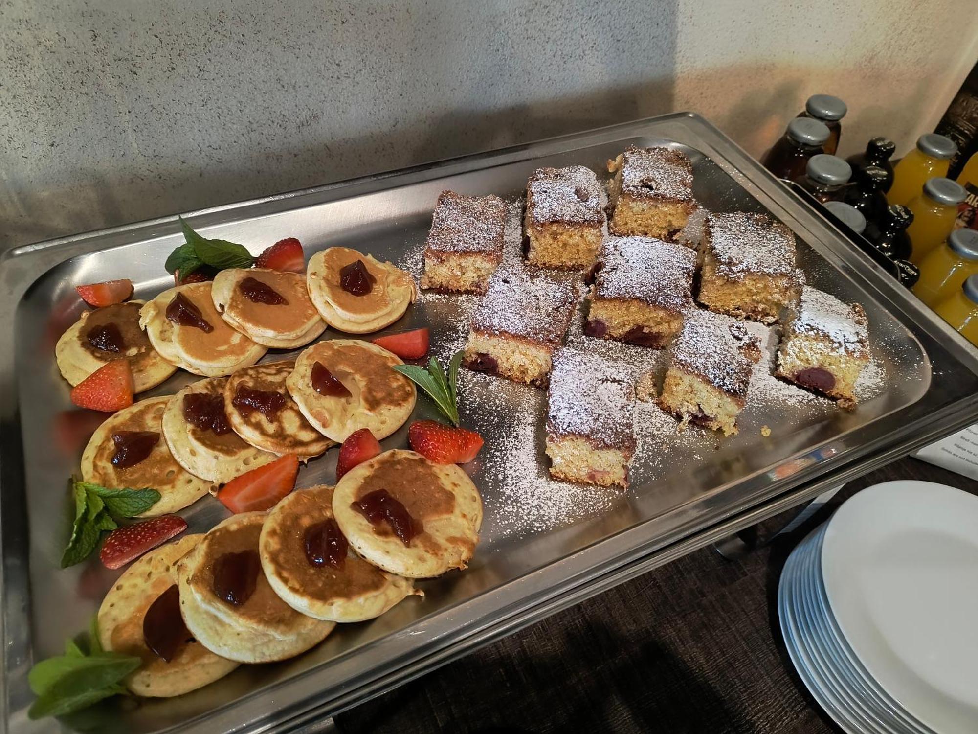 Grand Hotel Senica, Garni 외부 사진