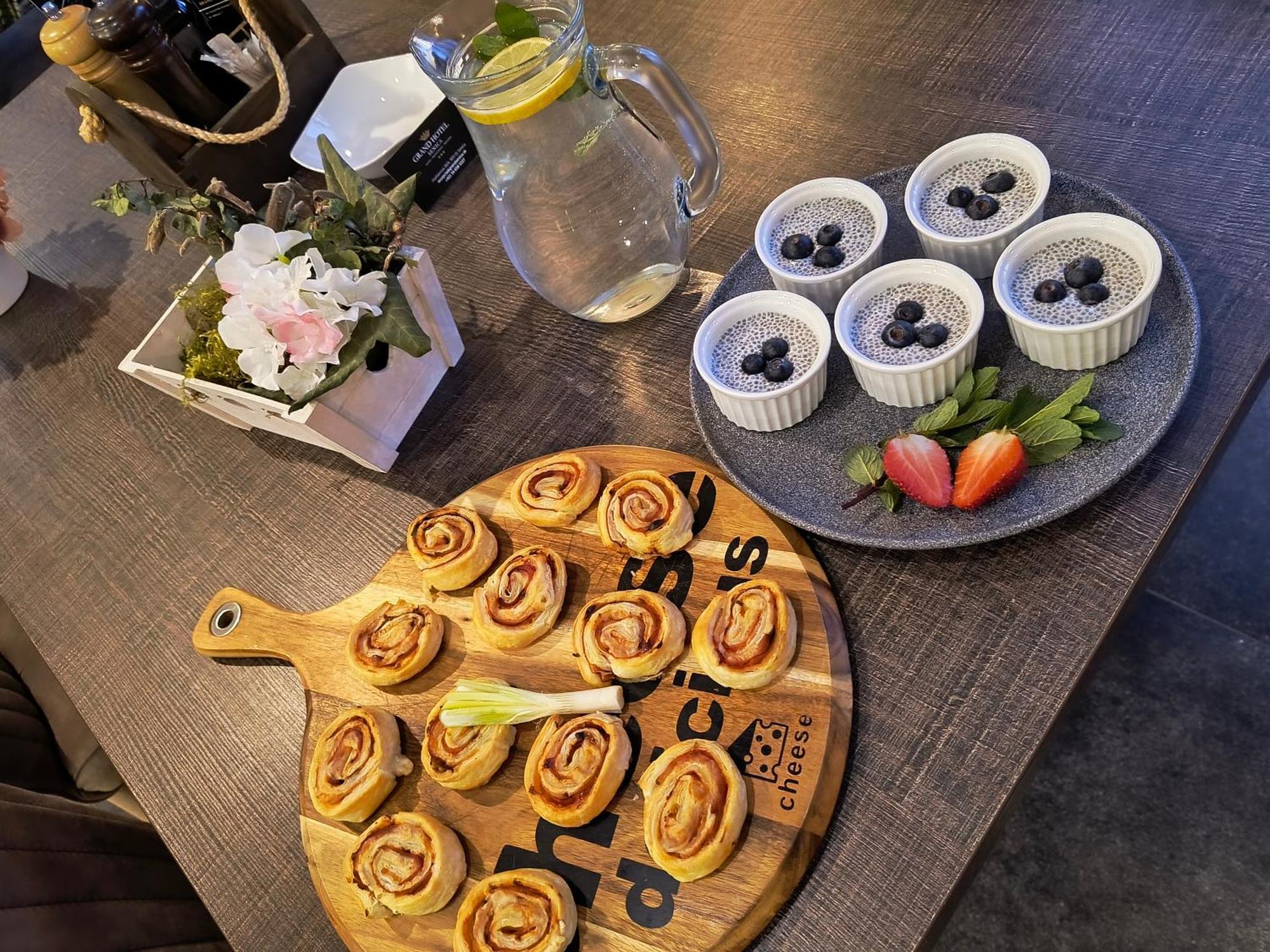 Grand Hotel Senica, Garni 외부 사진