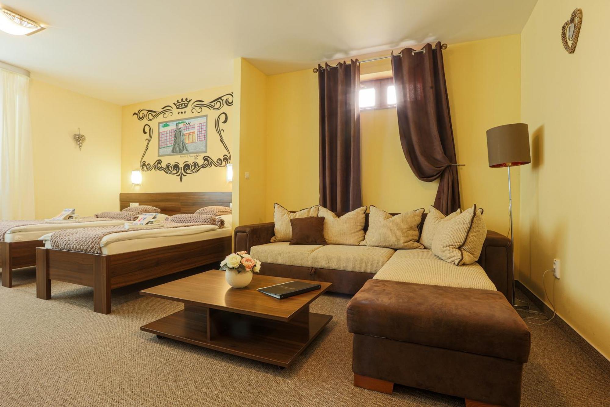 Grand Hotel Senica, Garni 외부 사진