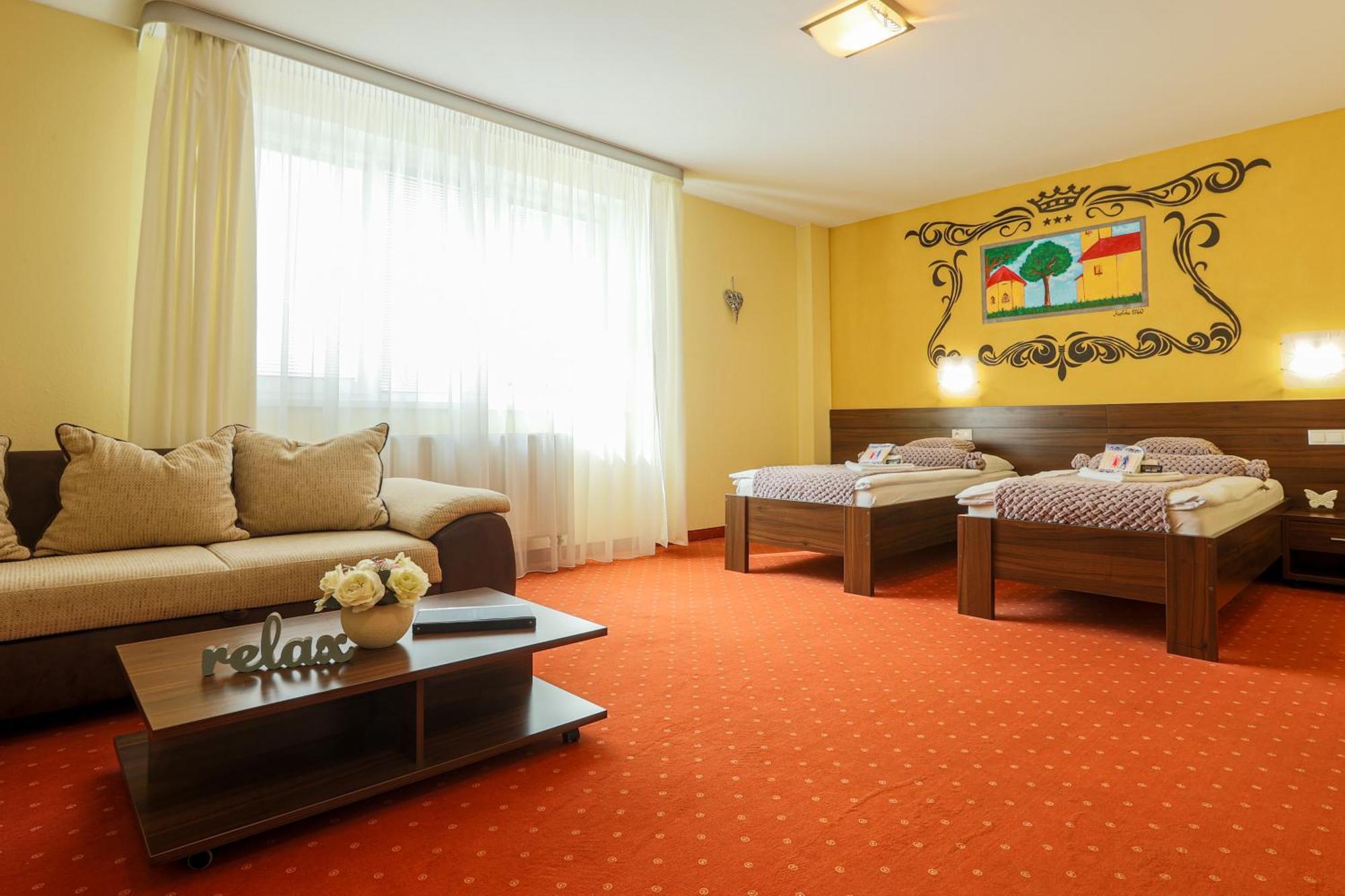 Grand Hotel Senica, Garni 외부 사진