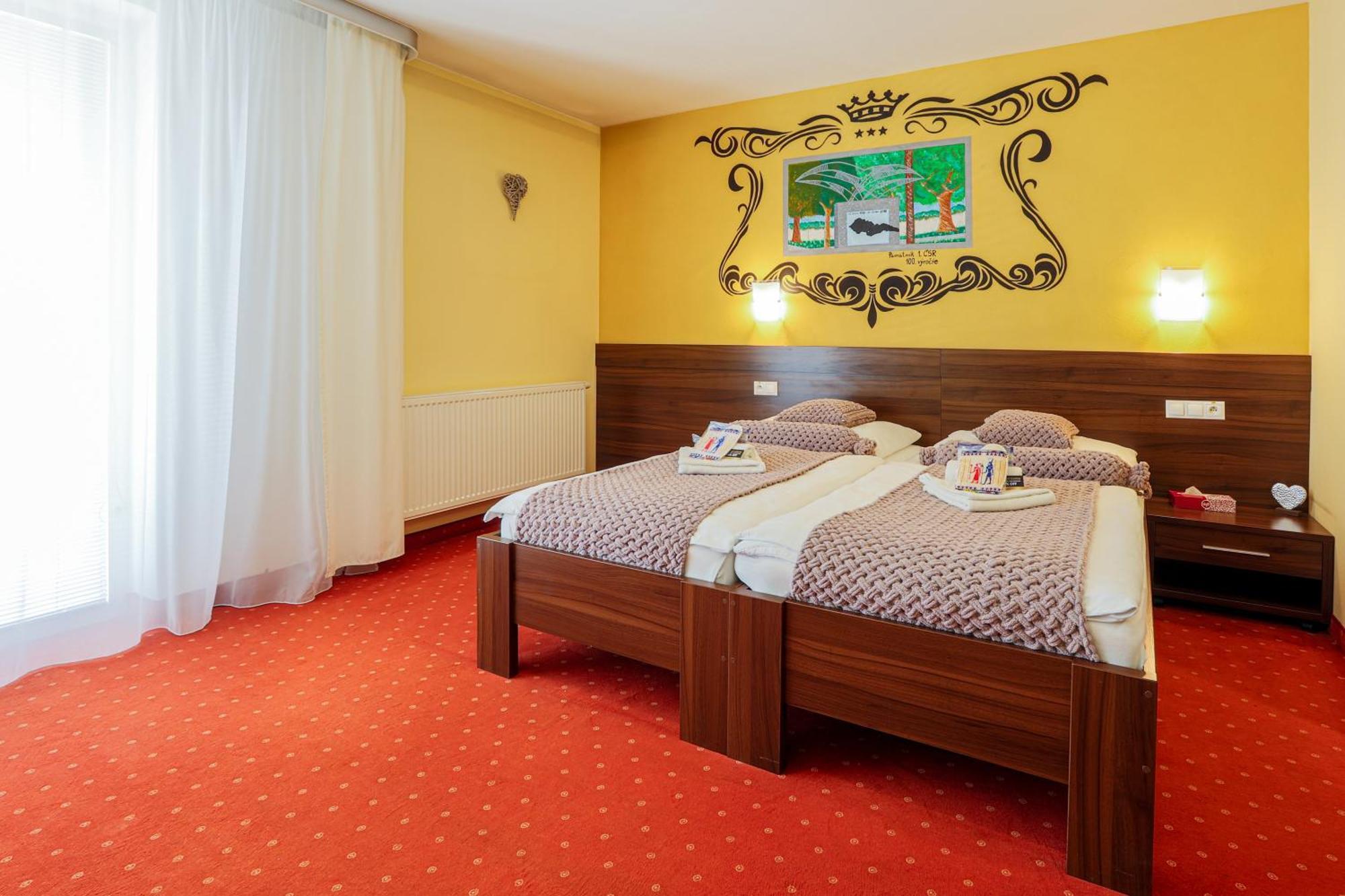 Grand Hotel Senica, Garni 외부 사진