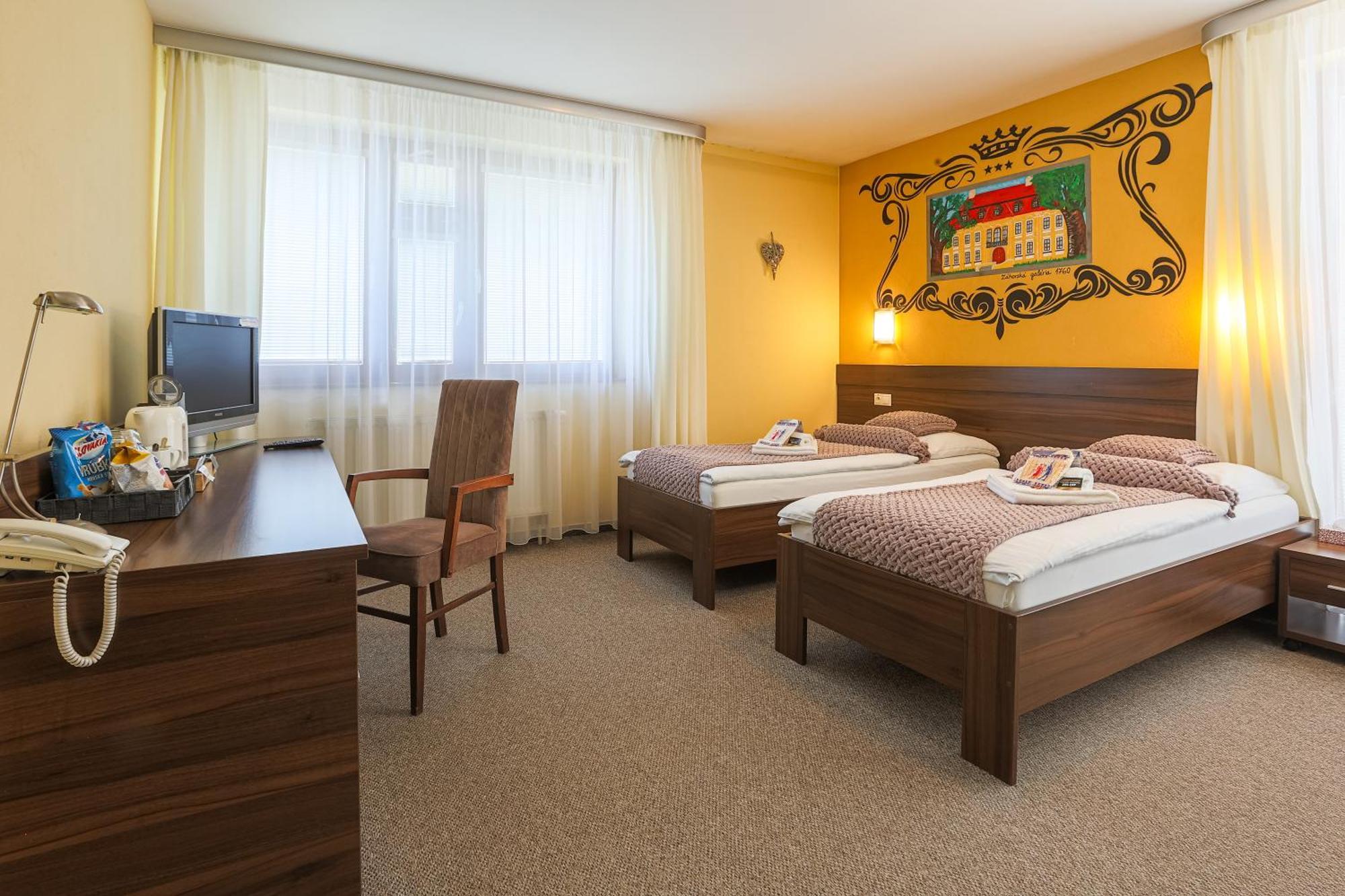 Grand Hotel Senica, Garni 외부 사진